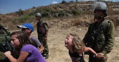 قوات الاحتلال الإسرائيلية تعذب الأطفال بالصعقات الكهربائية