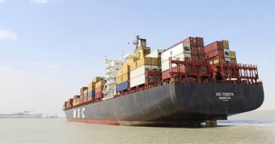 Iraqi ports receive the largest container ship in its history